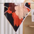 Dames lente zomer bloemenprint satijn vierkante sjaal veelzijdige dunne omslagdoek - Zwart-oranje pioenroos RY-05