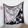 Franse retro zwart wit grijs iris bloemen vierkante sjaal elegante lichte halsomslag dames. - Inktgrijze irisschaduw RY-02