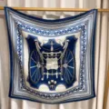 Luxe blauw witte zijden vierkante sjaal met klassiek koets motief elegante twill sjaal - Blauw-witte paardenscène RY-11