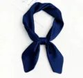 Zuivere moerbeizijde vierkante sjaal voor dames, elegante donkerblauwe effen halsdoek 70cm - 53x53cm / Marineblauw