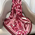 Elegante roze zijden sjaal met geometrische print, stijlvol nekaccessoire voor dames. - RY-01