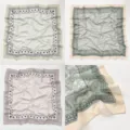 Gran pañuelo cuadrado elegante con diseño de mariposas y flores. Accesorio suave para mujer. - RY-12