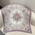 Élégant carré de soie 100% pur avec motif floral cachemire vintage très raffiné. - Motif paisley coloré RY-13