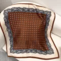 Élégant carré de soie rétro à fleurs marron, accessoire de foulard parfait pour le style. - Carreaux losanges or-marron RY-29