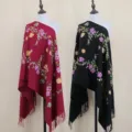 Etnische geborduurde imitatiekasjmier sjaal, warme bloemige winter cape variant. - Kleur 020