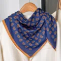 Detail blauwe paisley vierkante sjaal, vintage katoenmix dames sjaaltje, nekaccessoire. - RY-03