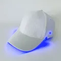 Witte LED oplichtende honkbalpet met helder blauw licht voor feestjes en hiphop. - Wit (blauw licht)