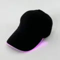 Schwarze LED Leuchtende Baseballcap mit lilafarbener Kante für Party und Hip-Hop. - Schwarz (rosa Licht)