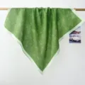 Foulard carré en coton vert avec motif floral vintage, léger et élégant pour le printemps. - Floral Vert