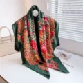 Retro gruenes Blumen Paisley Muster Halstuch modischer leichter Damenschal im Alltag - Grün-rotes Paisley-Muster