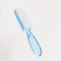 Spazzola per pulizia capelli con setole morbide e manico blu per salone di parrucchiere. - blu trasparente