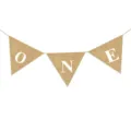 Primo piano di uno striscione in juta con lettere stampate in bianco per festa di compleanno. - Grande Striscione Triangolo ONE