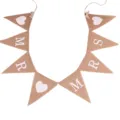 Dettaglio del festone nuziale in juta rustica con bellissime lettere bianche e cuori. - Gagliardetto Fiocco MR MRS