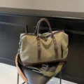 Sac de voyage vintage en toile avec cuir, grand sac de sport et de week-end pour voyage. - Vert