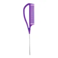 Gros plan du peigne à mèche violet avec des dents fines et une queue en métal. - Violet