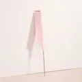 Pettine professionale rosa in plastica con coda in metallo per salone e capelli. - Rosa Caramello