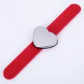 Magnetische siliconen slap armband met hart metalen plaat voor haarstylist speldhouder - Transparante OPP-zakverpakking / Rood