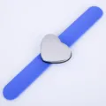 Magnetische slap armband met metalen hartplaat, ideale haarklemhouder voor kappers. - Transparante OPP-zakverpakking / Blauw