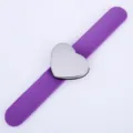 Paarse siliconen magnetische slaparmband met hartvormig speldenkussentje voor kapsalon. - Transparante OPP-zakverpakking / Paars