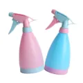 Plastic spuitfles voor kapsalon en tuinieren, draagbare handdruk nevel spuitwaterfles voor planten. - 500ml / Willekeurige Kleur