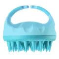 Cepillo de silicona azul para masajear el cuero cabelludo y lavar el pelo con asa. - Azul