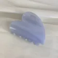 Détail de pince à cheveux cœur avec un beau matériau en résine brillante et élégante. - Style Pince Cœur / Bleu