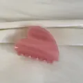 Détail de pince à cheveux cœur rose, accessoire en résine au style doux pour coiffure quotidienne. - Pince Crabe Cœur / Rose foncé