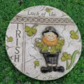 Pietra da passo per giardino di San Patrizio trifoglio leprechaun decor cortile - Fate 2