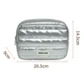 Glänzende silberne gesteppte Kosmetiktasche, tragbare Reise Make up Tasche mit Reißverschluss. - Silber