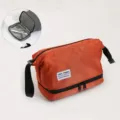 Grande borsa da toeletta a doppio strato arancione con design di separazione asciutto-bagnato. - Arancione da Uomo