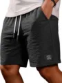Pantaloncini casual da uomo tinta unita con coulisse e tasche, comodi pantaloncini grigi - Taglia S / Nero