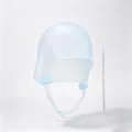 Gorro para mechas de silicona en azul claro semitransparente con gancho metálico. - Gorro de mechas azul con cordones