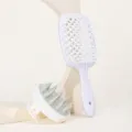 Set spazzola per massaggio del cuoio capelluto pettine cavo e scrubber in silicone per capelli - Pettine traforato bianco e spazzola per shampoo bianca (set da 2 pezzi)