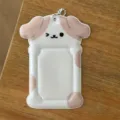 Lindo soporte para fototarjetas de perro de 3 pulgadas protector de tarjeta de ídolo colgante. - Funda de tarjeta perro con orejas marrones