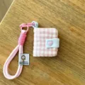 Mini kariertes Fotoalbum Schlüsselanhänger süße Taschenanhänger Kartenhalter Etui. - Rosa