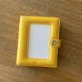 Gelbes glänzendes 3-Zoll Fotokarten Mini Ordner Album mit Sternen und Druckknopf. - Gelbes Stern-Fotoalbum