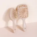 Juego de cepillos para el cabello de paja de trigo, cepillo de masaje y cepillo hueco para el pelo. - Set de dos piezas / Beige