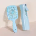 Conjunto de cepillo de pelo azul y botella de spray para el peinado diario. - Set de dos piezas / Azul