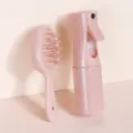 Weizenstroh Kopfmassage Haarbürste und kontinuierliche Sprühflasche Set in sanftem Rosa. - Serie 4 (2-teiliges Set) / Rosa