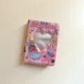 Vue détaillée du mini porte-photocarte rose, design ours mignon avec découpe en cœur pour poloids. - Album Photo Poupée Ours Rose / Rose