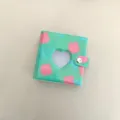 Mini album φωτογραφιων PVC 3 ιντσων με κοψιμο καρδιας και κουμπι για συλλογη καρτων. - Εξώφυλλο κλασέρ με τουλίπες