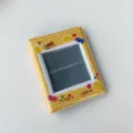 Detalle del mini archivador de fototarjetas de 3 pulgadas, álbum de fotos polaroid a cuadros. - Álbum de fotos de pollito amarillo de 3 pulgadas (64 bolsillos)