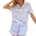 Vista dettagliata del set pigiama corto da donna con stampa scimmia viola e fiocco. - Viola