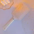 Cepillo de pelo blanco con cojín de aire y púas antiestáticas, mango ergonómico para uso diario fácil. - Cuadrado / Champán dorado