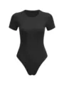 Gros plan détaillé sur le tissu côtelé extensible et la texture du body noir à manches courtes. - S / Hauts / Noir