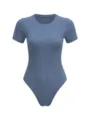 Vue détaillée de la texture du body côtelé bleu à manches courtes et col rond confortable. - S / Hauts / Bleu gris