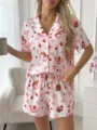 Vue rapprochée de ensemble de pyjama court d'été pour femme imprimé fraise rose. - S / Fraise Rose