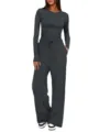 Détails en gros plan du haut à manches longues gris foncé et du pantalon large taille haute. - XS / Haut et Bas / Gris Chiné Foncé