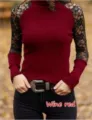 Top a maniche lunghe con collo alto rosso vino e dettagli in pizzo nero per donne alla moda. - Borgogna