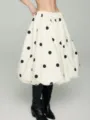 Weisser Ballonrock mit schwarzen Punkten Detailansicht, eleganter hoher Taillen Modestil. - S / Unterteile / Milchweiß